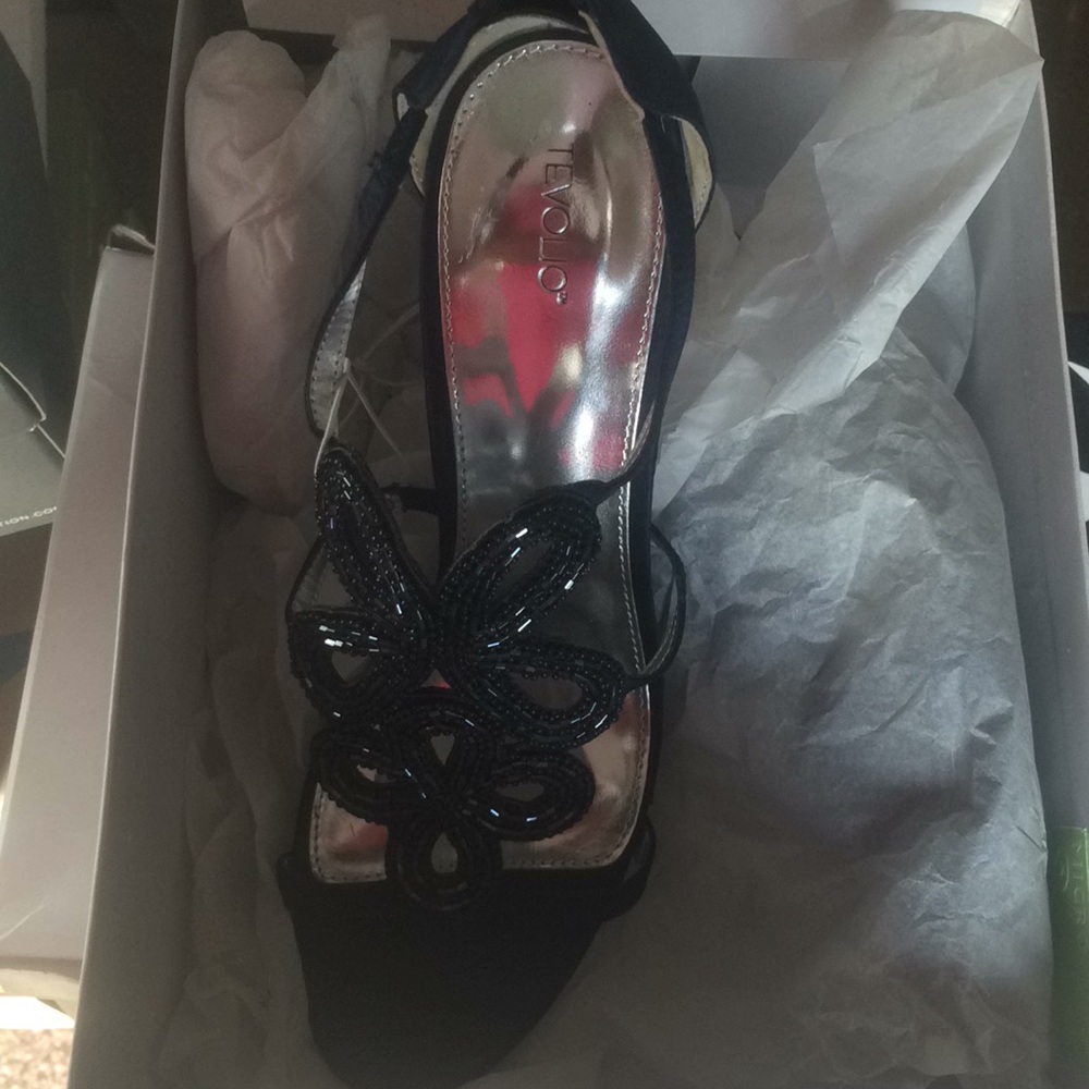 Heels - Picture 2 of 2